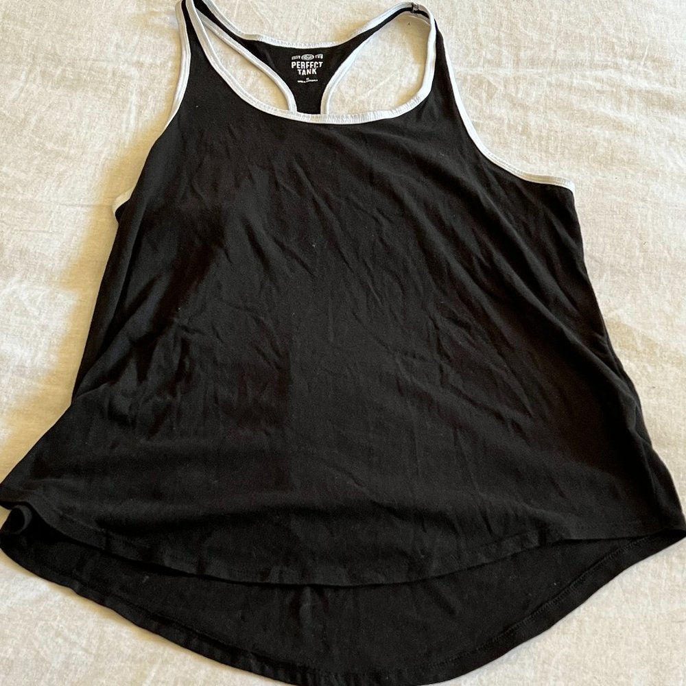 SO | Juniors Black Flowy Perfect Tank Size XL